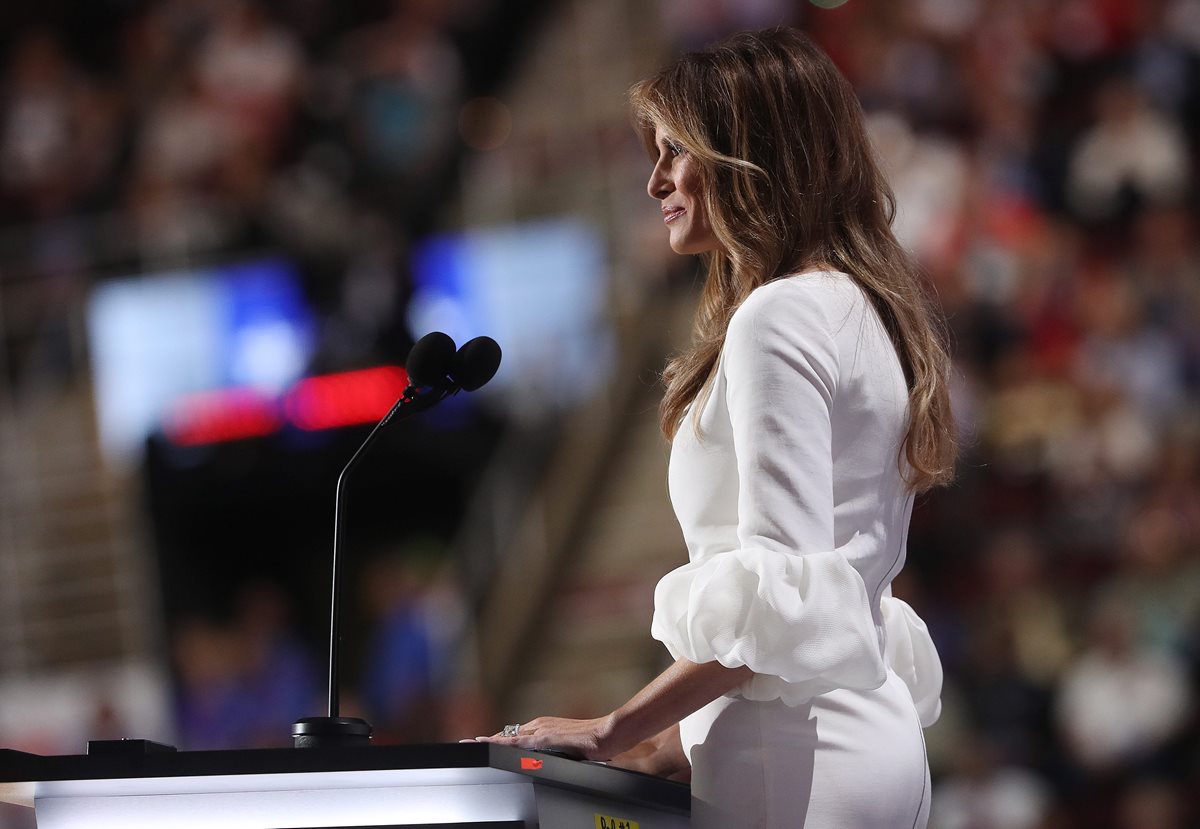 El lunes último, Melania Trump, esposa de Donald Trump, pronunció un discurso que incluyó frases de Michelle Obama, actual primera dama de EE. UU. (Foto Prensa Libre: EFE).