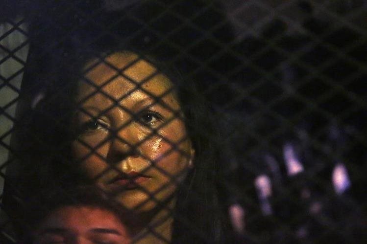 El caso de la mexicana Guadalupe García de Reyes, fue mediático en febrero, la mujer fue detenida cuando iba a renovar su permiso de trabajo y posteriormente fue deportada, pese a tener dos hijos estadounidenses que dejó en ese país. (Foto Prensa Libre: Hemeroteca PL)