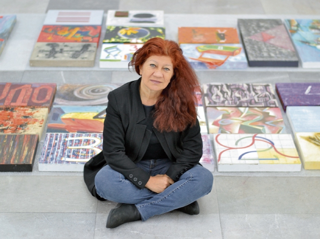 María Luisa Passarge es una de las creadoras de la idea. Ha viajado junto a la muestra por varios países de Latinoamérica. (Foto Prensa Libre: Ángel Elías)