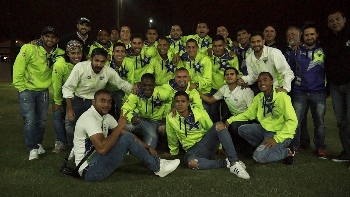 Los jugadores de Antigua GFC en una actividad recreativa donde jugaron golf y compartieron en una cena. (Foto Prensa Libre: Jorge Ovalle)