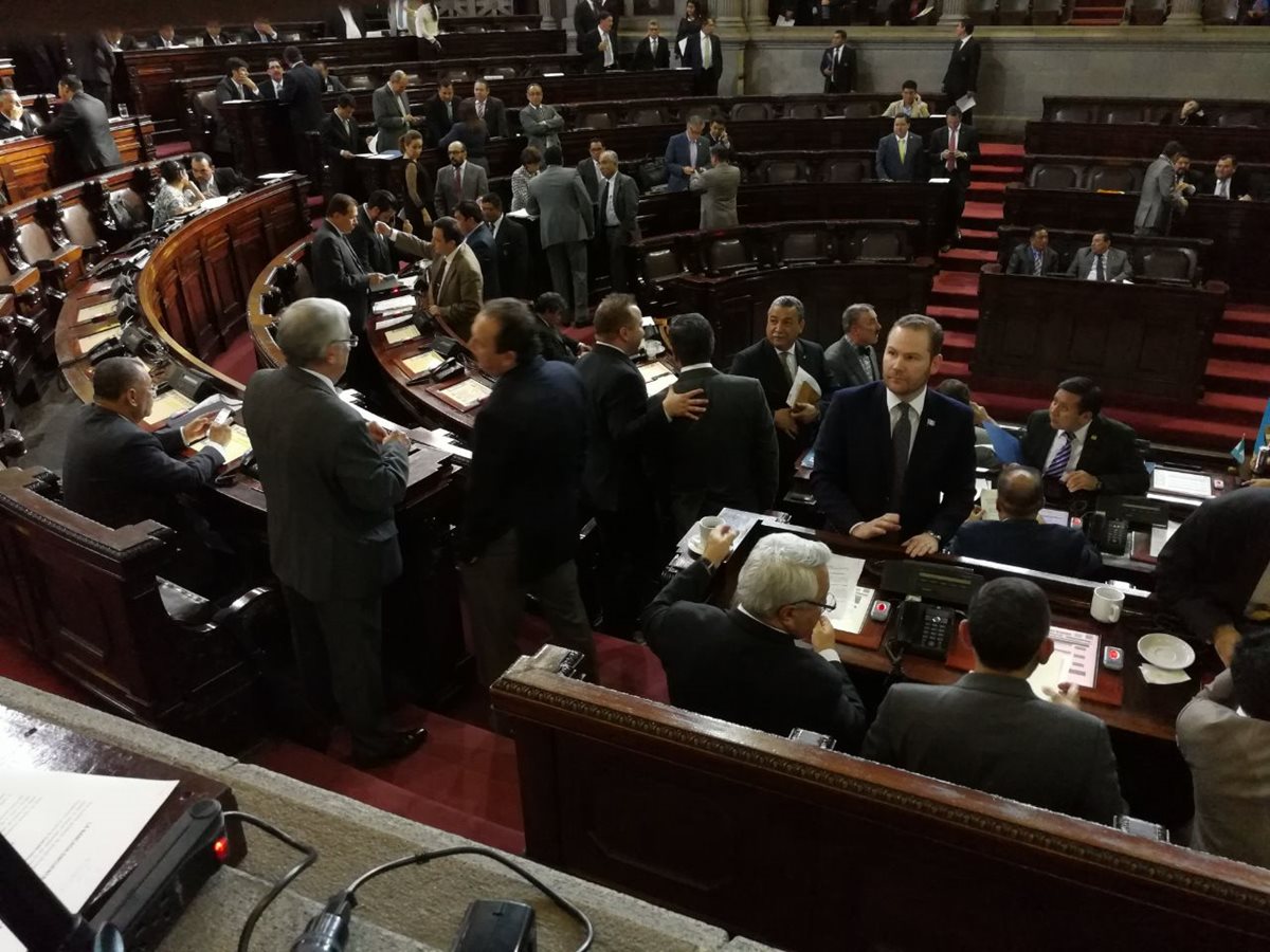 El partido oficial logró consensos para conocer en primera lectura el proyecto de presupuesto 2018. (Foto Prensa Libre: Esbin García)