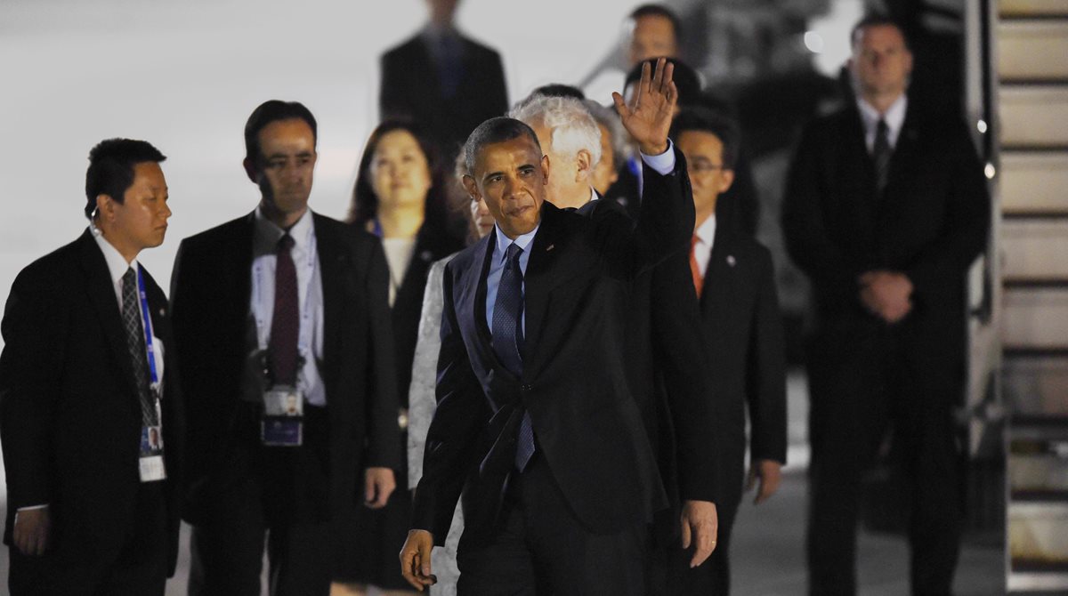 Presidente Barack Obama a su arribo en el aeropuerto Chubu, Tokoname, Japón. (Foto Prensa Libre: AFP)