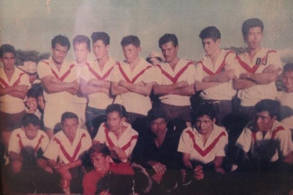 David Pinto —con sudadero rojo— jugó con Sacachispas.