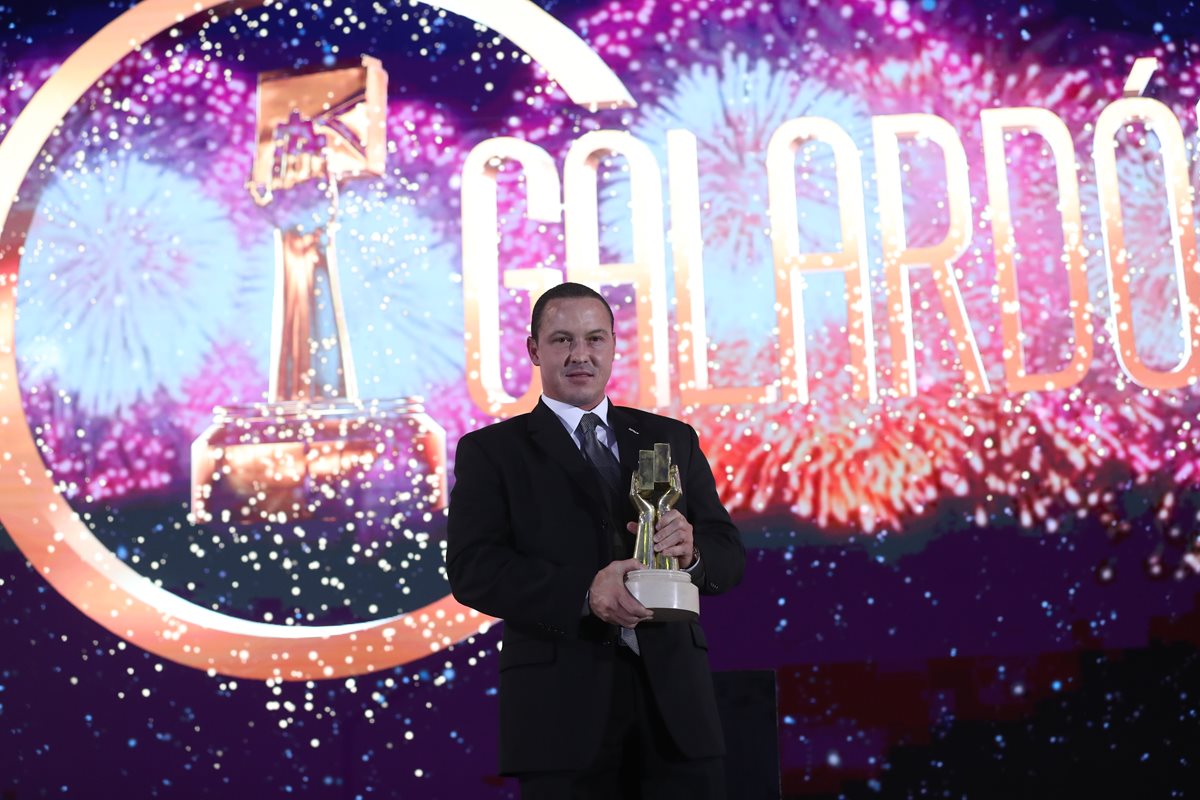 TAG recibe el galardón a la empresa exportadora del año. (Foto Prensa Libre: Esvin García)