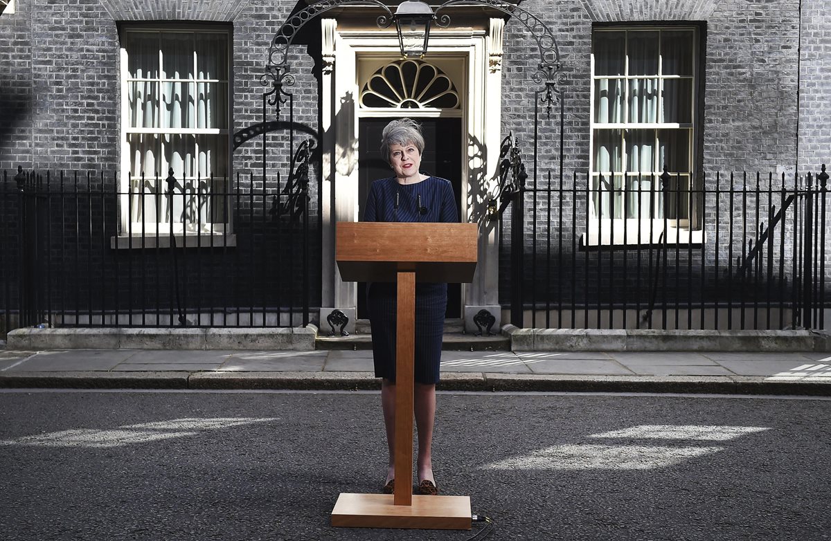 Theresa May anuncia su decisión de adelantar comicios. (Foto Prensa Libre: EFE)