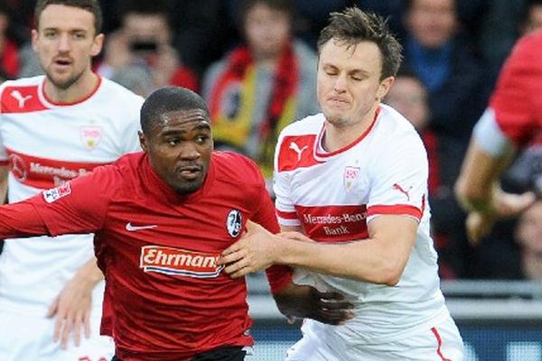 El Friburgo venció por 3-0 al Sttutgart, en otro de los juegos. (Foto Prensa Libre: EFE)