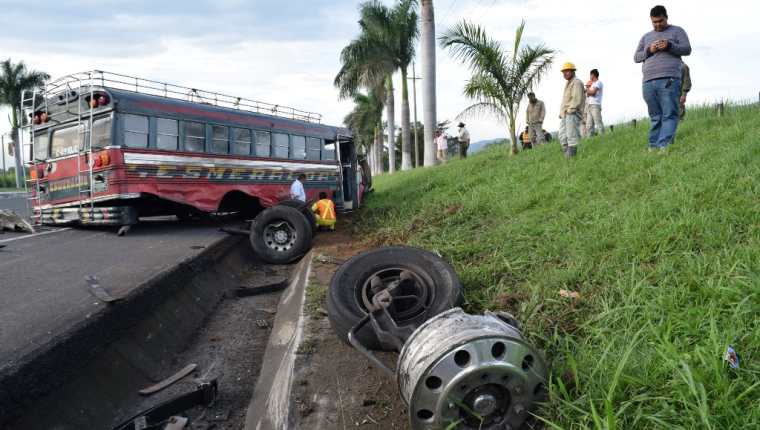 La carretera de Escuintla a Mazatenango, Suchitepéquez, es escenario de accidentes colectivos. (Foto Prensa Libre: Enrique Paredes).