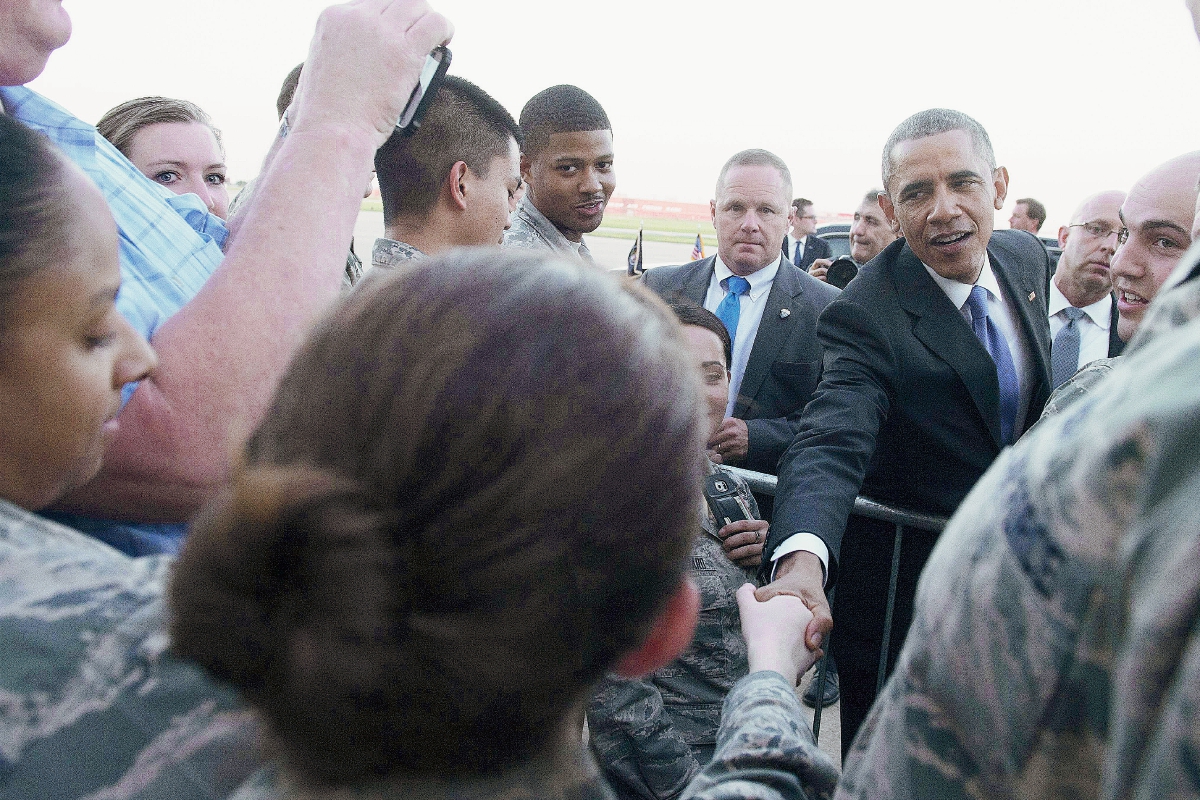 Barack Obama saluda a simpatizantes en Oklahoma. ( PL-AFP)