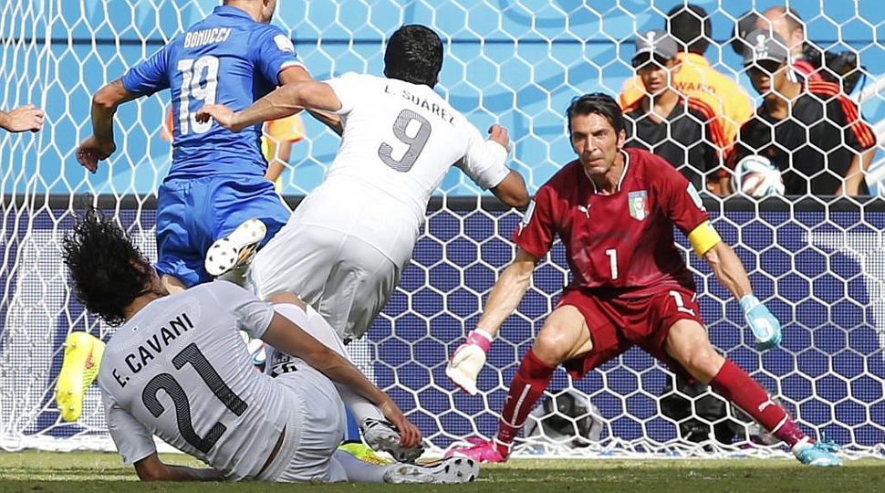 El último partido de Buffon en copas del mundo fue en la fase de grupos de Brasil 2014 contra Uruguay. Los italianos perdieron 1-0 y quedaron eliminados al terminar en tercer lugar del grupo D. (Foto Prensa Libre: Hemeroteca PL)