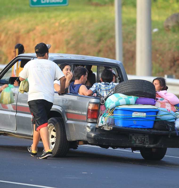 Autoridades de Provial recomiendan no sobrecargar los vehículos y verificar que estén en buenas condiciones.(Prensa Libre: Hemeroteca PL)
