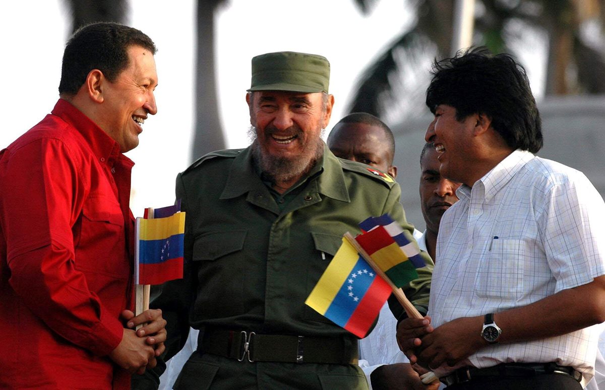Fidel Castro -centro- inspiró a varios gobiernos socialistas. (Foto Prensa Libre: EFE)