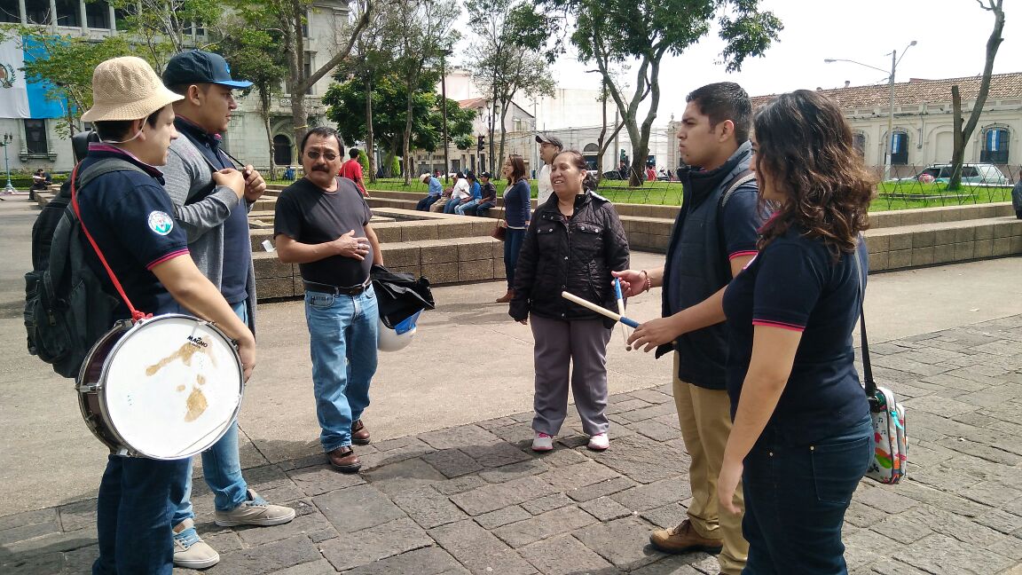 Estudiantes de la Usac fueron los primeros este sábado en salir a manifestar. (Foto: Carlos Hernández)