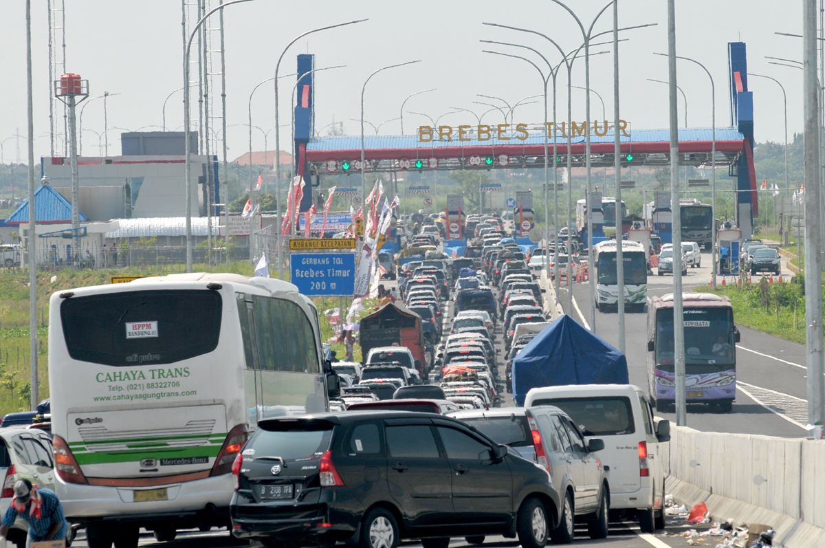 Todos los años, las carreteras de Indonesia, el país musulmán más poblado del mundo, están atiborradas al final del mes del Ramadán. (Foto Prensa Libre: AFP).