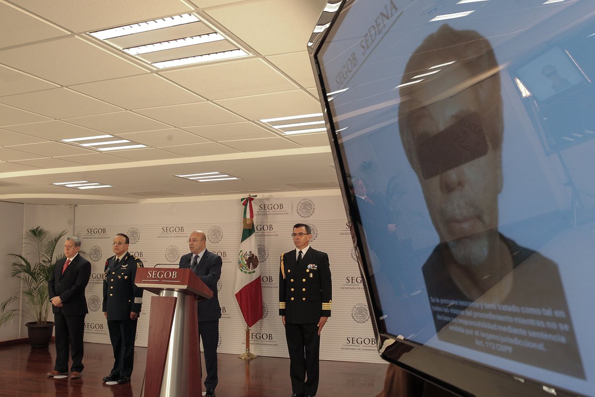 En agosto último fue detenido el principal operador financiero del cartel Jalisco Nueva Generación, identificado solo como Sergio "N" (en la pantalla). (Foto Prensa Libre: EFE).