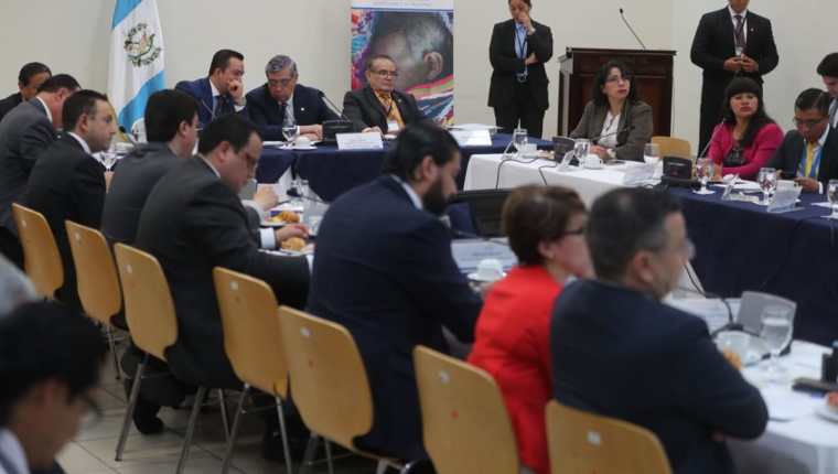 El vicepresidente Jafeth Cabrera preside la reunión del Consejo Nacional de Seguridad Alimentaria y Nutricional. (Foto Prensa Libre: Érick Ávila)