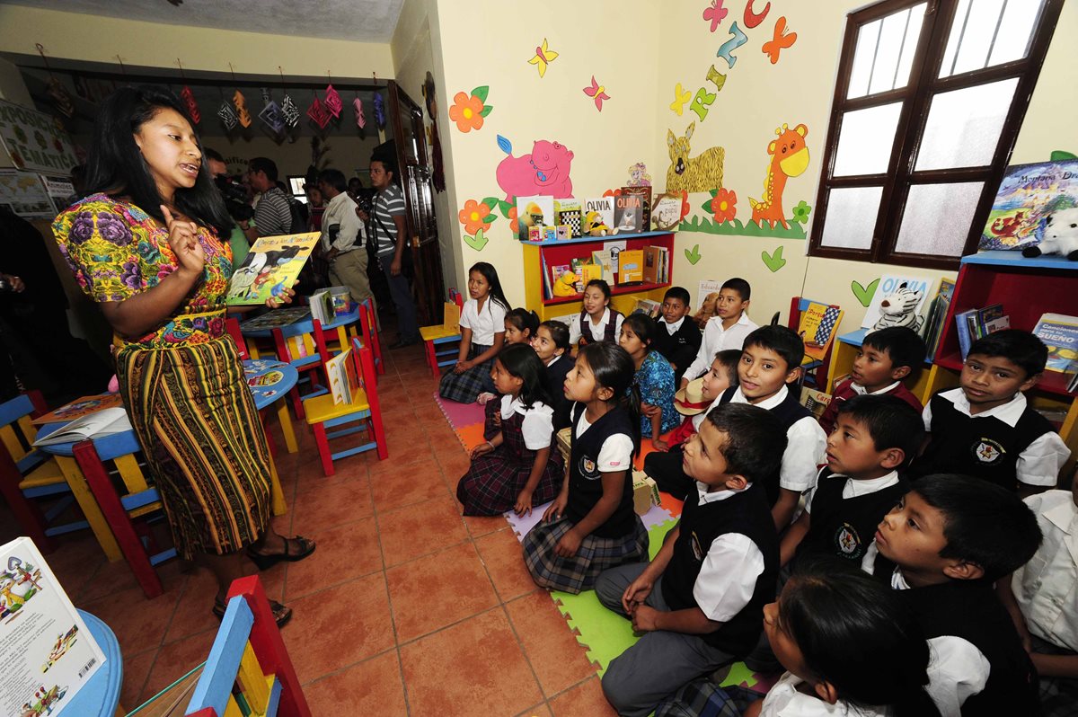 En el cantón La Unión, Parramos, Chimaltenango, funciona la biblioteca número 12. (Foto Prensa Libre: Cortesía Fundación Riecken)