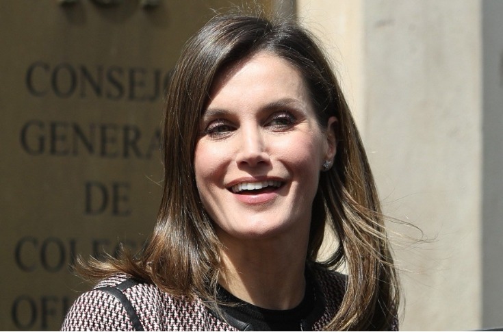 La Reina Letizia asiste a su primer acto público tras la polémica de los videos. (Foto Prensa Libre: EFE)