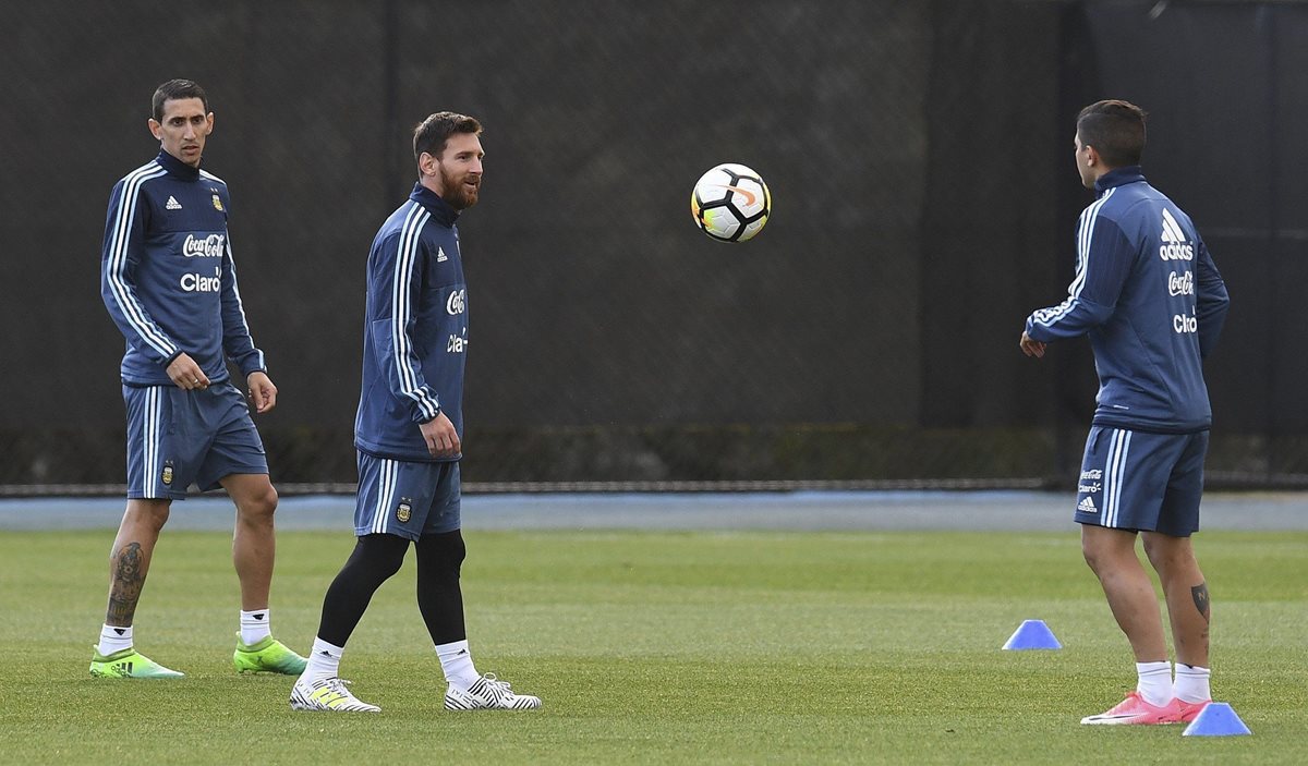 Leo Messi realizó la primer práctica con la albiceleste este lunes. (Foto Prensa Libre: EFE)