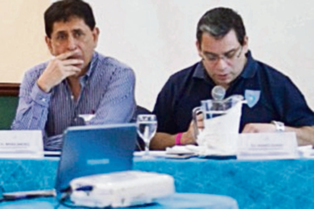 Entre las medidas que se darán a conocer, se mantendrá que rojos y cremas seguirán jugando solo con afición local y en el estadio Mateo Flores. (.Foto Prensa Libre: Norvin Mendoza)
