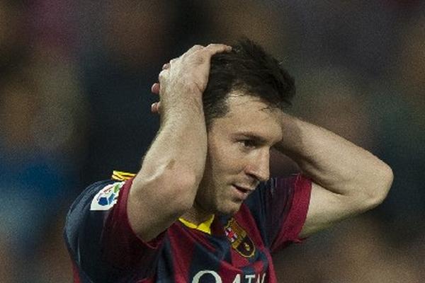 El mediocampista  Leo Messi no pudo aportar de nuevo  su magia para que el Barcelona evitara la caída en cancha del Granada. (Foto Prensa Libre: AP)