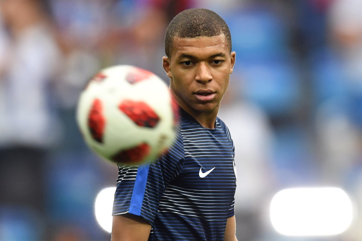 Mbappé puede robar el trono mundial a Messi y Cristiano
