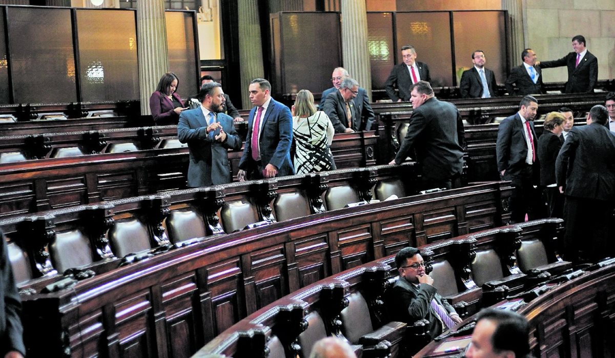 El Congreso se reunió 52 veces en los primeros seis meses del año, pero solo ocho diputados asistieron a todas las plenarias. (Foto Prensa Libre: Hemeroteca PL)
