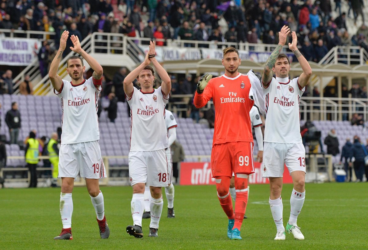 El AC Milán no logra salir de la crisis y desde hace varios años es un equipo de media tabla. (Foto Prensa Libre: EFE)