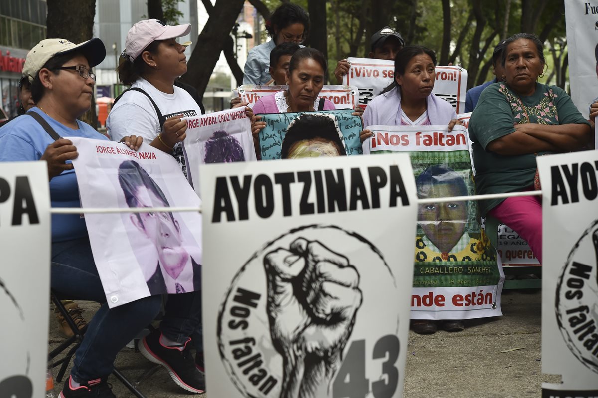 Ombudsman de México implica a policías federales en desaparición de 43 estudiantes de Ayotzinapa. (Foto Prensa Libre: AFP).