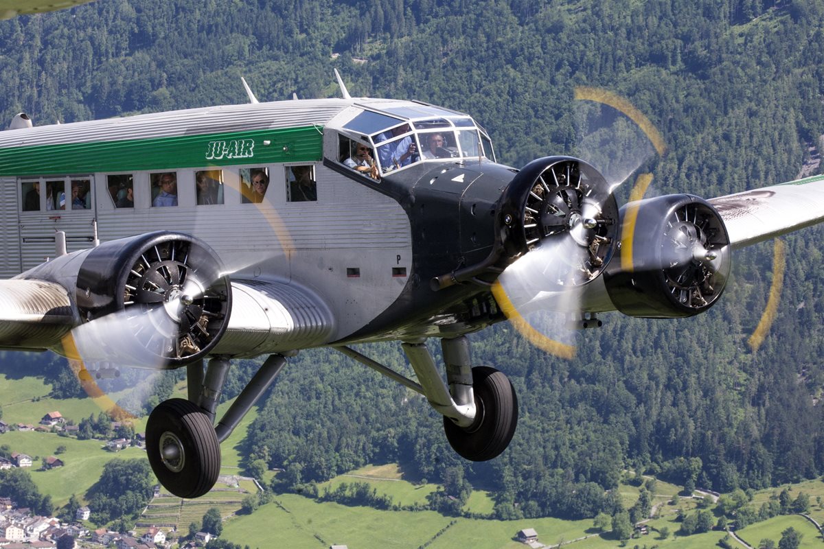 El avión, un trimotor Junkers JU52, construido en 1939 en Alemania, pertenecía a la compañía JU-Air. (Foto Prensa Libre: EFE)