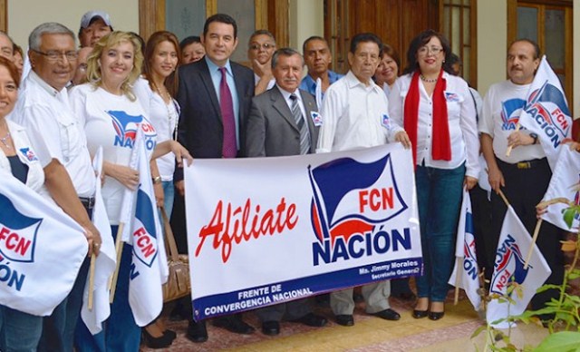 Integrantes de FCN-Nación junto al entonces candidato presidencial Jimmy Morales. (Foto Prensa Libre: Hemeorteca PL)