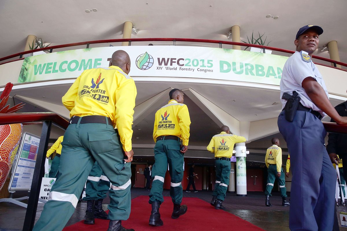 Ingreso al lugar donde se efectúa el Congreso Mundial Forestal en Sudáfrica. (Foto PL-AFP)