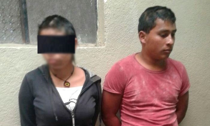 Vecinos de la zona 10 de Mixco vapulearon y cortaron el pelo a supuestos extorsionistas. (Foto Prensa Libre: Cortesía)