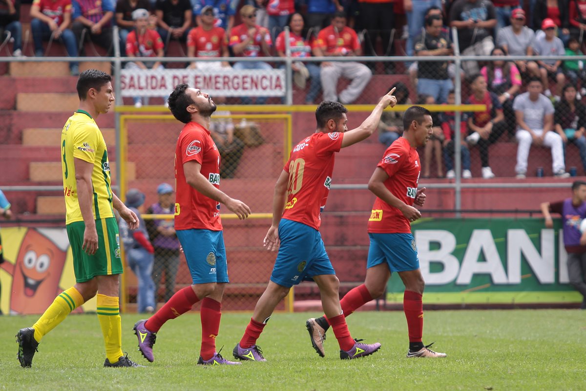 Kamiani fue el anotador del gol del triunfo para los rojos. (Foto Prensa Libre: Jesús Cuque)