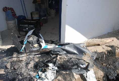 Parte de los daños causados por inconformes en la sede de Hidro Santa Cruz