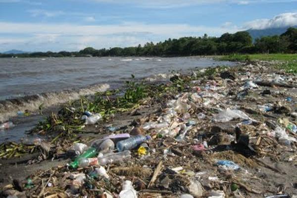 Las sustancias de las baterías contaminan ríos y fuentes. Foto: blogspot.com