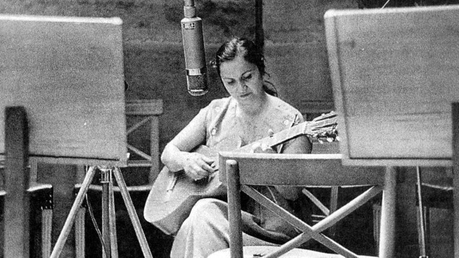 La chilena Violeta Parra (1917-1967) es pionera del movimiento musical conocido como la nueva canción. (Fundación Violeta Parra).