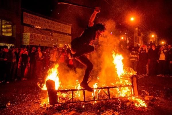 Los aficionados a los Gigantes causaron disturbios en San Francisco, California. (Foto Prensa Libre: AP)