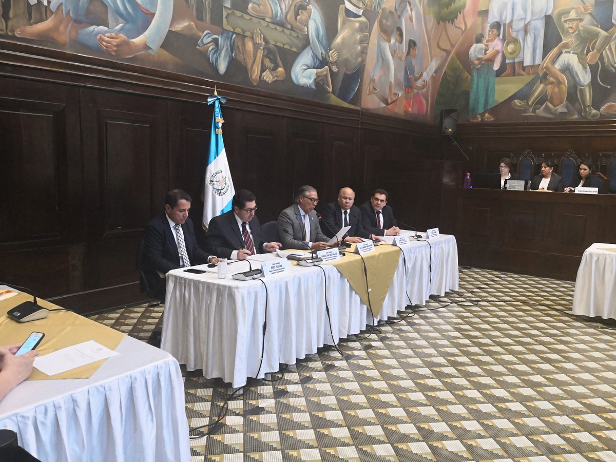 La Comisión Pesquisidora del antejuicio del presidente Jimmy Morales se reunió la tarde de este lunes. (Foto Prensa Libre: Carlos Álvarez)