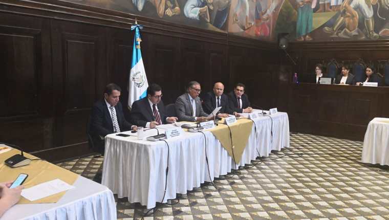 La Comisión Pesquisidora del antejuicio del presidente Jimmy Morales se reunió la tarde de este lunes. (Foto Prensa Libre: Carlos Álvarez)