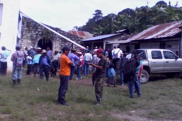 Unos 250 líderes de la región Belejú, Chicamán, Quiché, se reunieron para rechazar actividades mineras en su territorio. (Foto Prensa Libre: Óscar Figueroa).