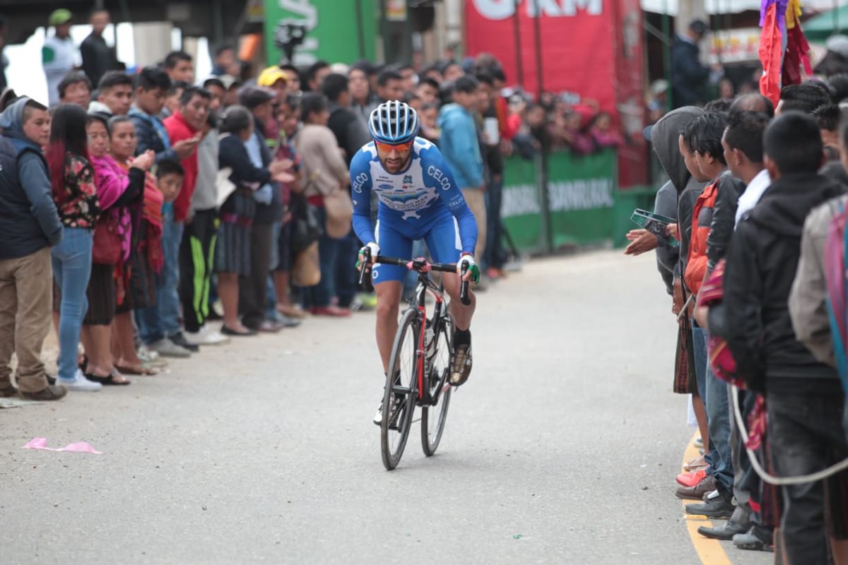 El ciclista colombiano Yeison Rincón quedó segundo en la cronoescalada y espera ganar la especialidad de montaña. (Foto Prensa Libre: Norvin Mendoza)