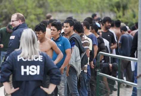Descubren en Texas a 115 inmigrantes proviene de México, El Salvador, Honduras y Guatemala. (Foto Prensa Libre: AP).