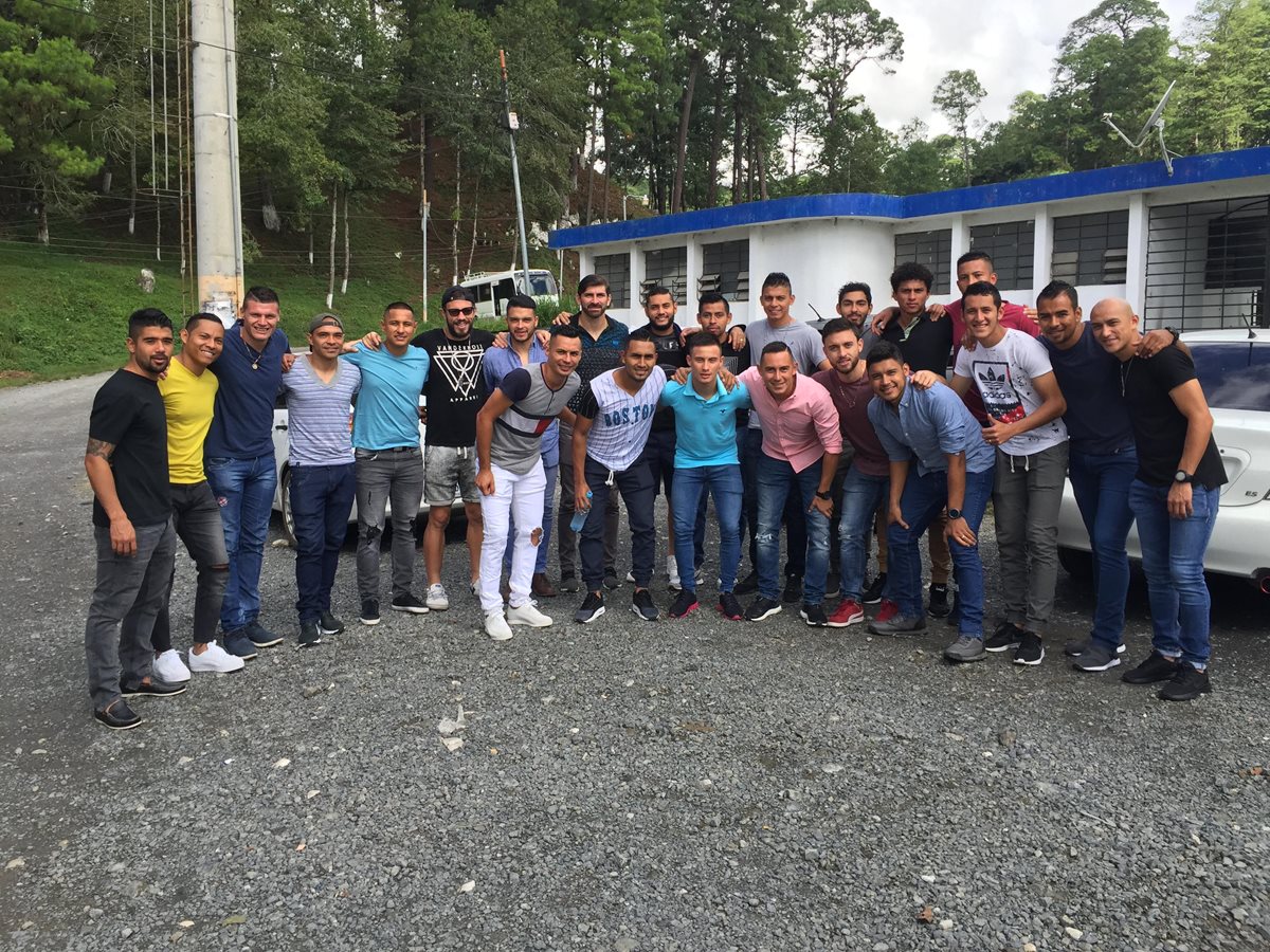 Los jugadores del Cobán Imperial se unen y viajan a la Capital para exigir que les cumplan como profesionales. (Foto Prensa Libre: Eduardo Sam Chun)