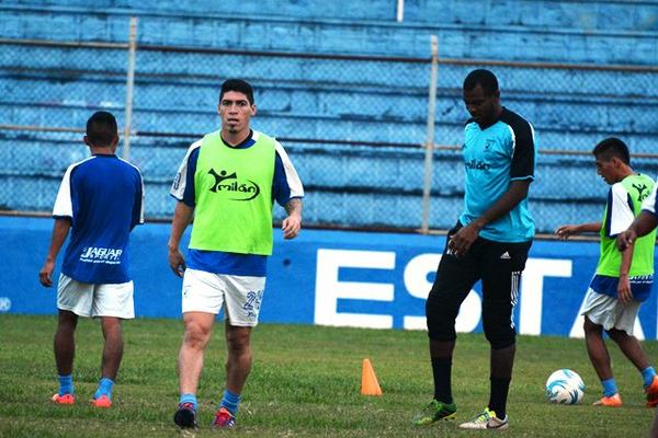 Los venados se preparan para enfrentar a Halcones en el Carlos Salázar. (Foto Prensa Libre: Omar Méndez)