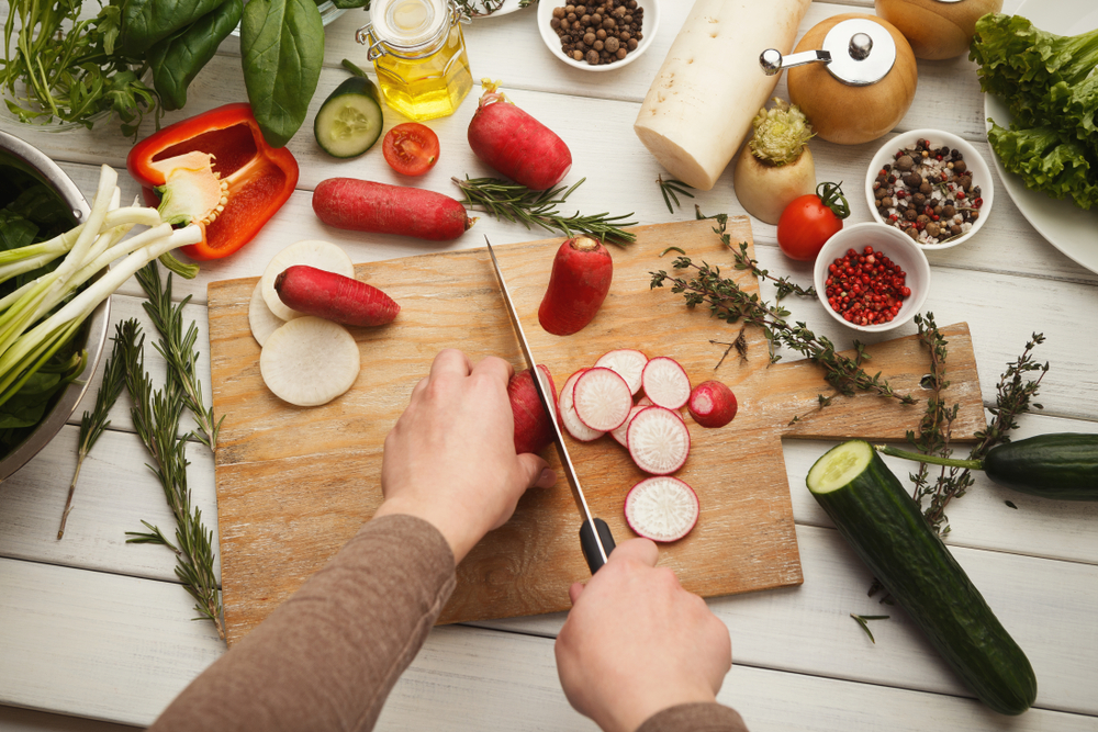 Elaborar productos caseros es una de las reglas básicas que atrae al segmento de clientes de cocina orgánica. (Foto Prensa Libre: Shutterstock)