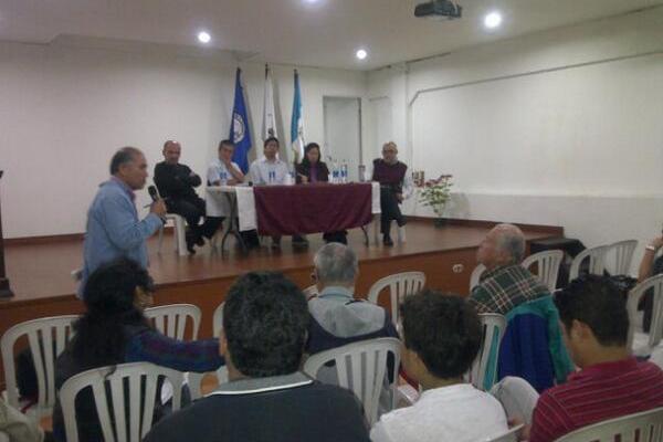 Comunidad de Lectores celebra su aniversario. (Foto Prensa Libre: Ángel Elías)