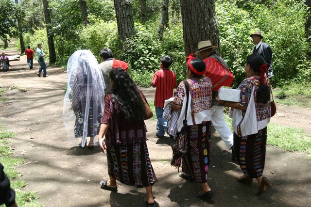 Las adolescentes indígenas son más vulnerables a ser obligadas por sus padres a contraer matrimonio. (Foto Prensa Libre: Hemeroteca PL)