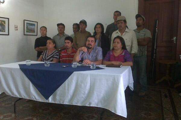 Pobladores indican que no se ha entablado diálogo. (Foto Prensa Libre: Carlos Álvarez)