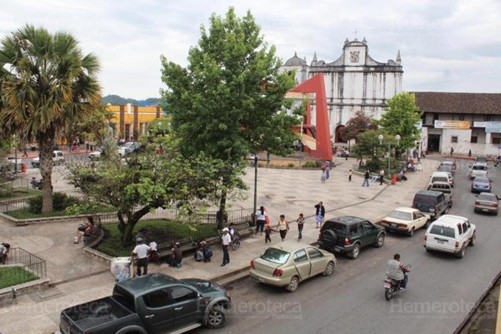 Parque central de Cobán, Alta Verapaz. (Foto Prensa Libre: Hemeroteca PL)
