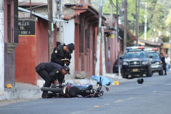 Como Ronald Estuardo Pérez Elías, de 26 años, fue identificado el muerto en Jocotán. (Foto Prensa Libre: Miguel López)